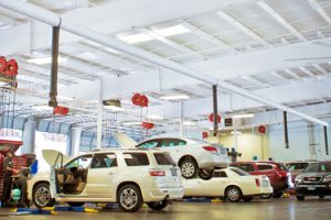 Showroom dan bengkel perusahaan otomotif